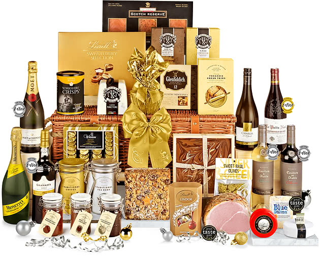 Cotswold Luxury Hamper With Moët Champagne